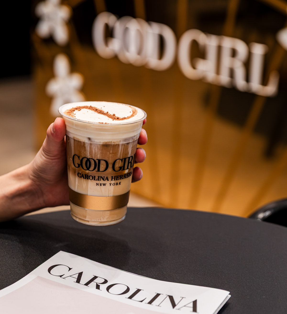 Jasmine Café, Carolina Herrera transforma El Café Palacio en una experiencia sensorial